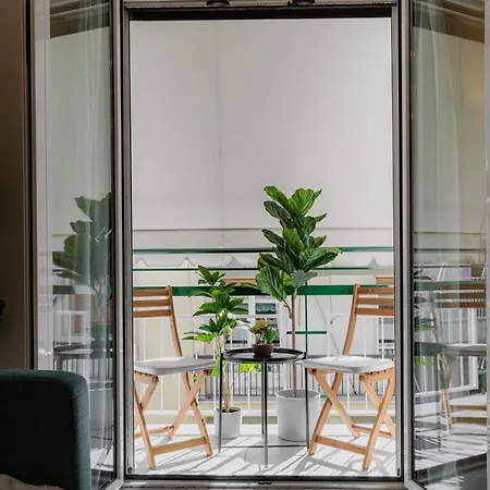 Sunny & Modern Apt For 3 Persons-2
